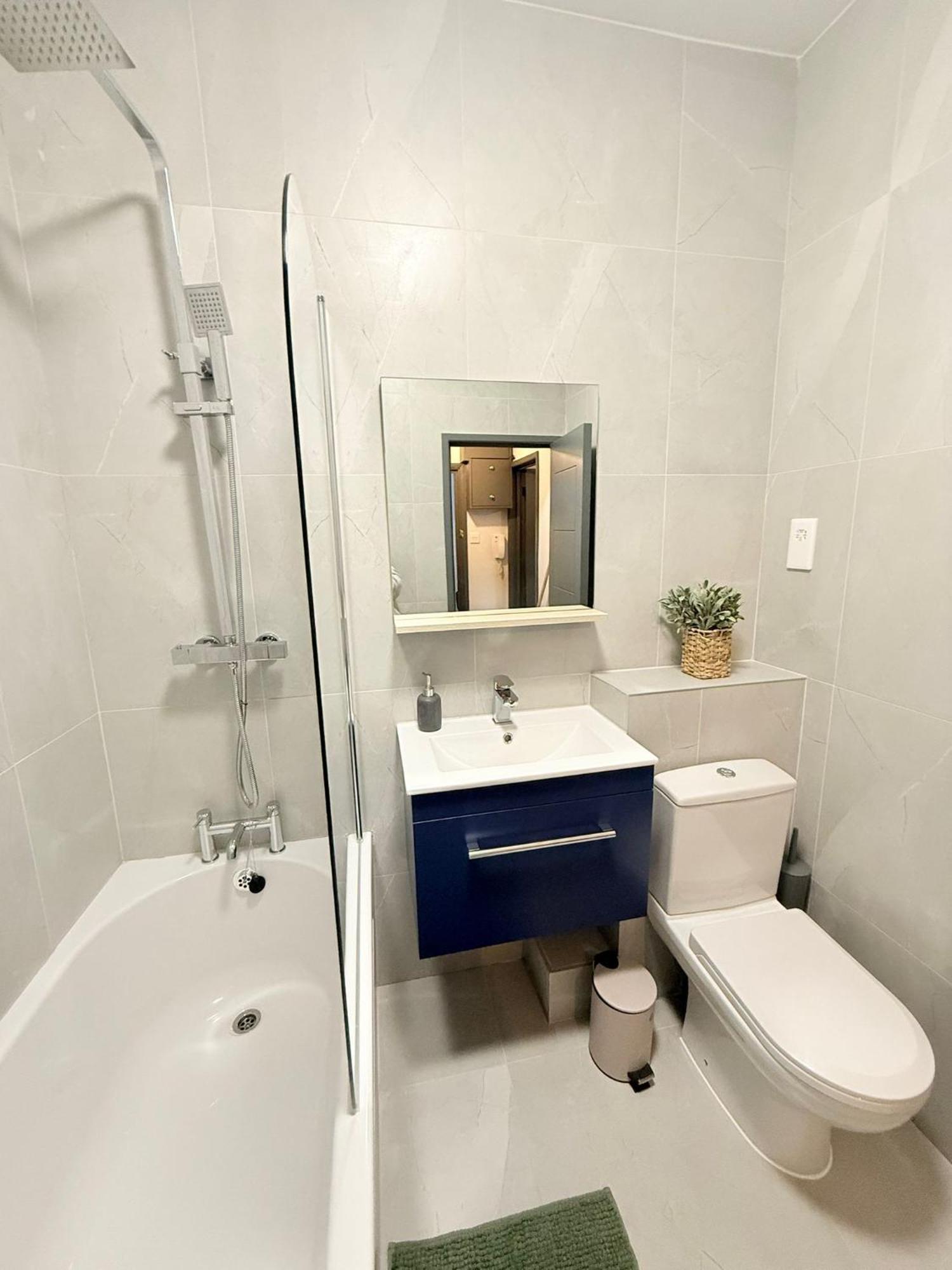 Maison d'hôtes Cozy Guest Two Bedroom Flat *
