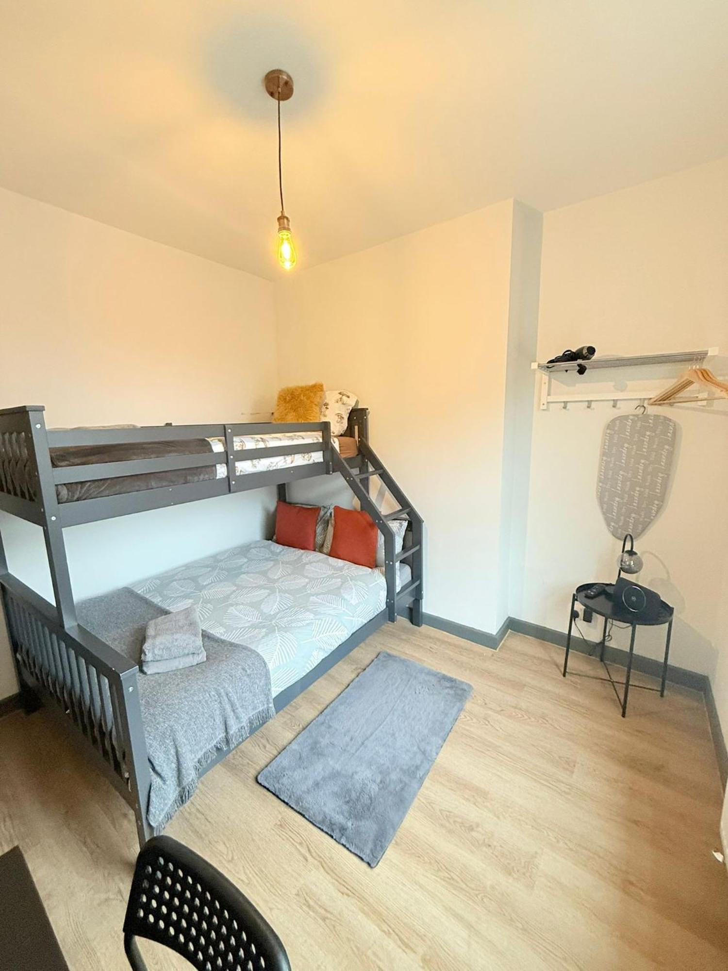 Cozy Guest Two Bedroom Flat