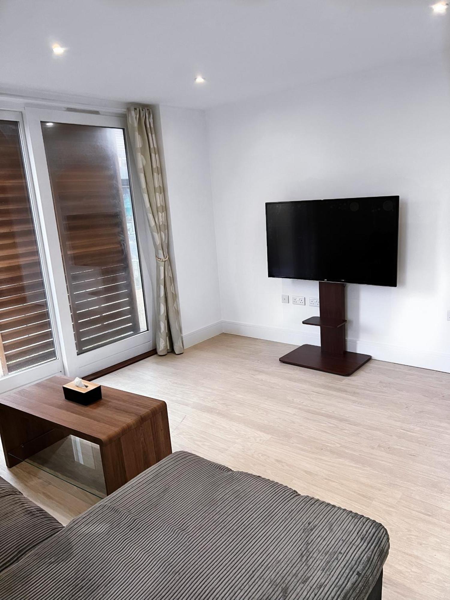 Luxury Modern 2 Bed 2 Bath Appartement