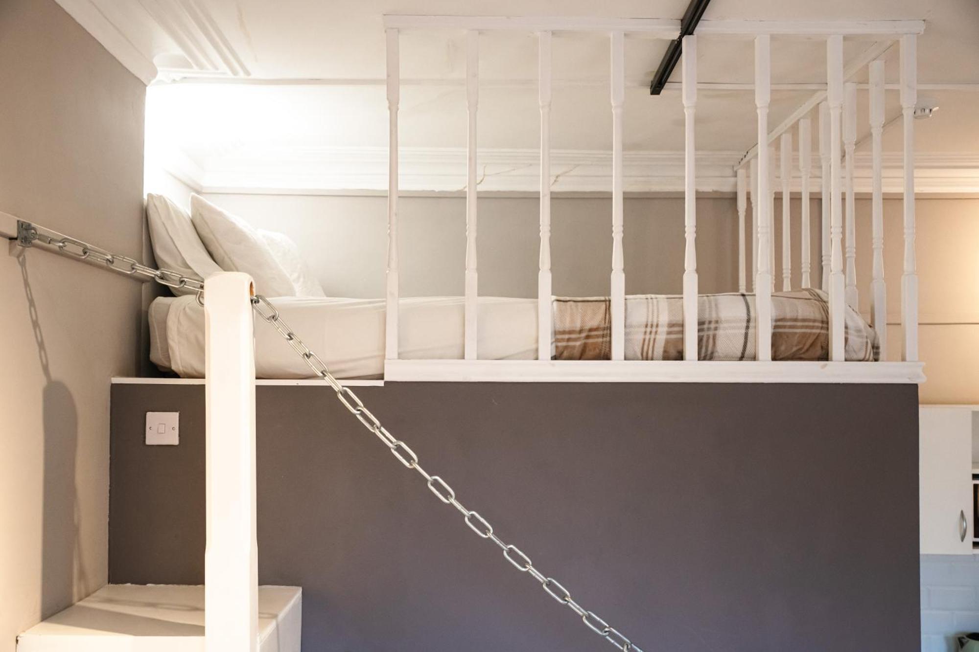 A Modern Rustic Apartamento