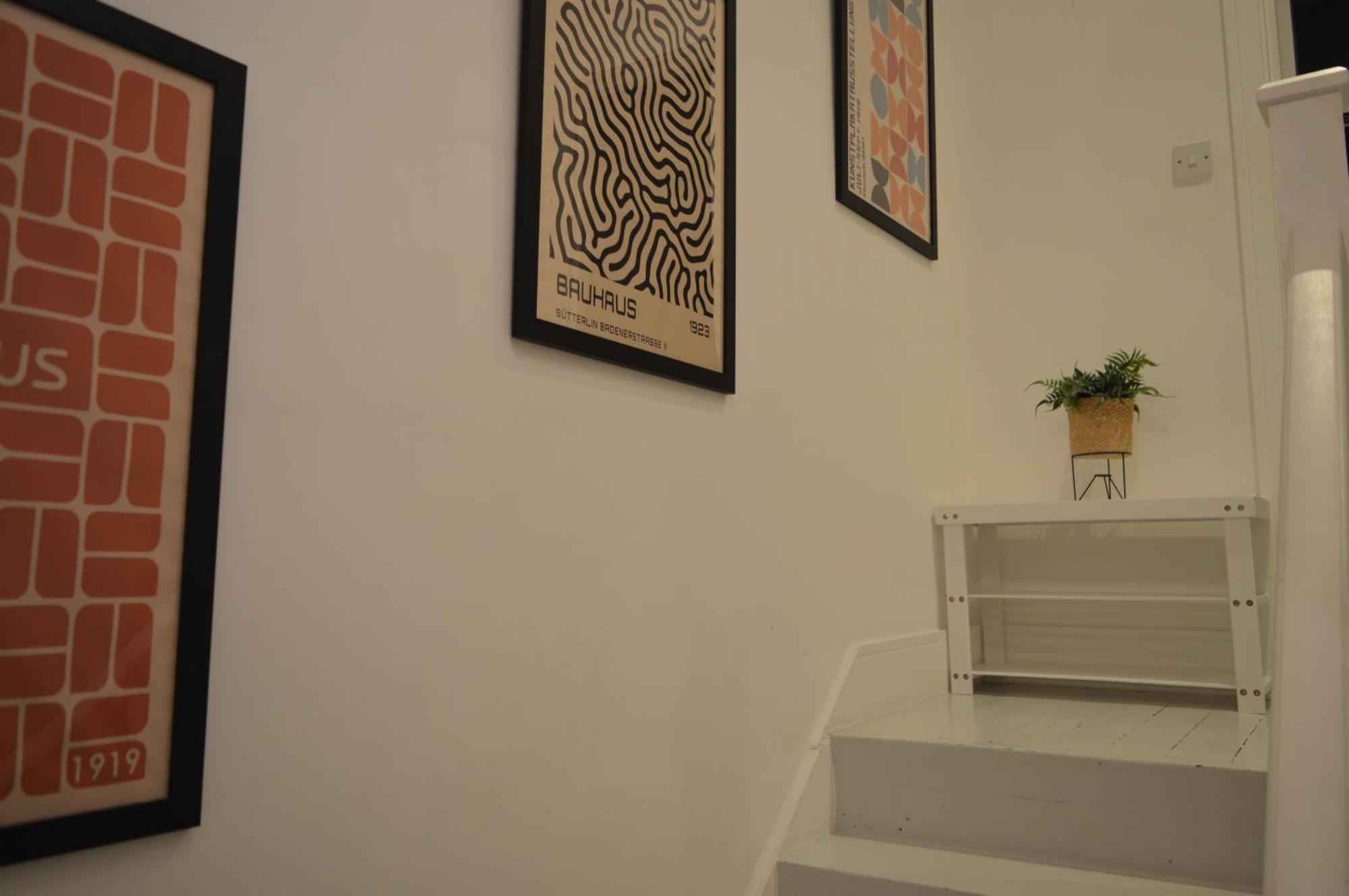 Deluxe Maisonette Oval, Sleeps 4, Garden & Hammock 2 Bedrooms - Open For Business Stays, Relocators, Long Stays, Contractors Apartamento Londres