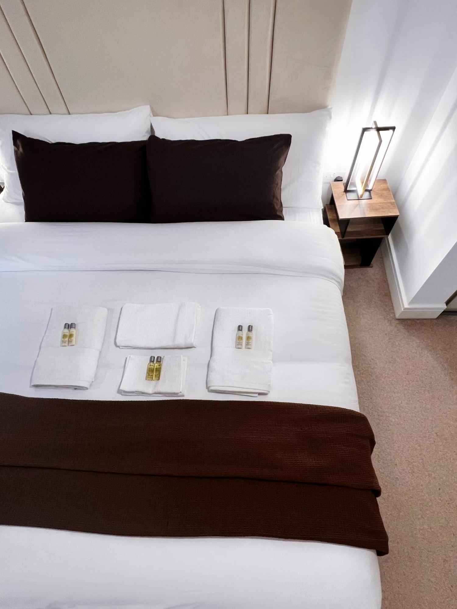 Luxury Modern 2 Bed 2 Bath Appartement *