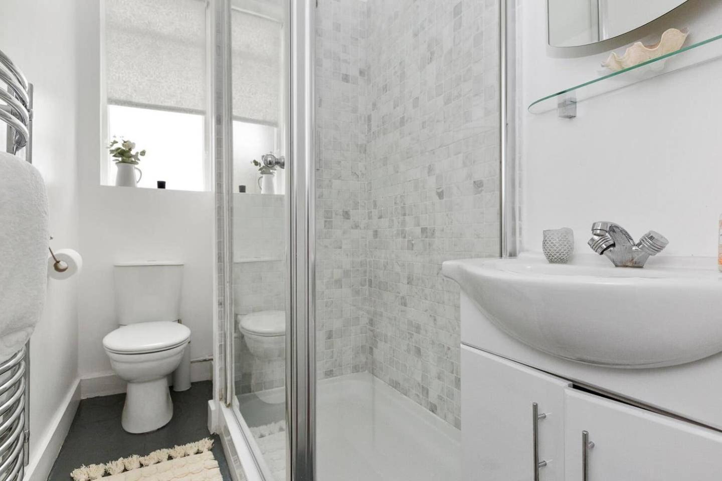 Cute, Cosy Flat Near Bridge *