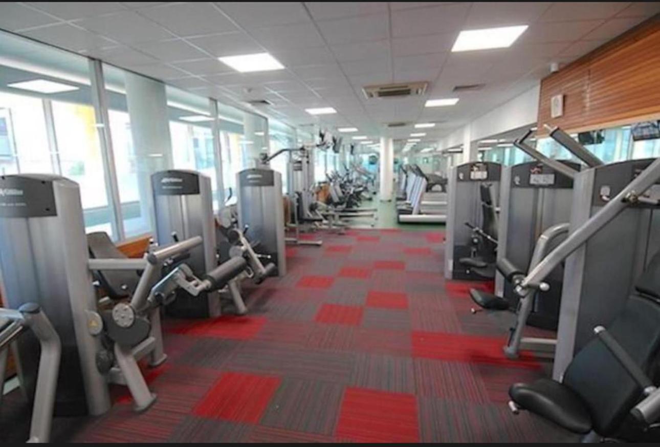 Apartamento Charming 1bdr Serviced Condo! 4 Guests Pool N Free Parking Londres