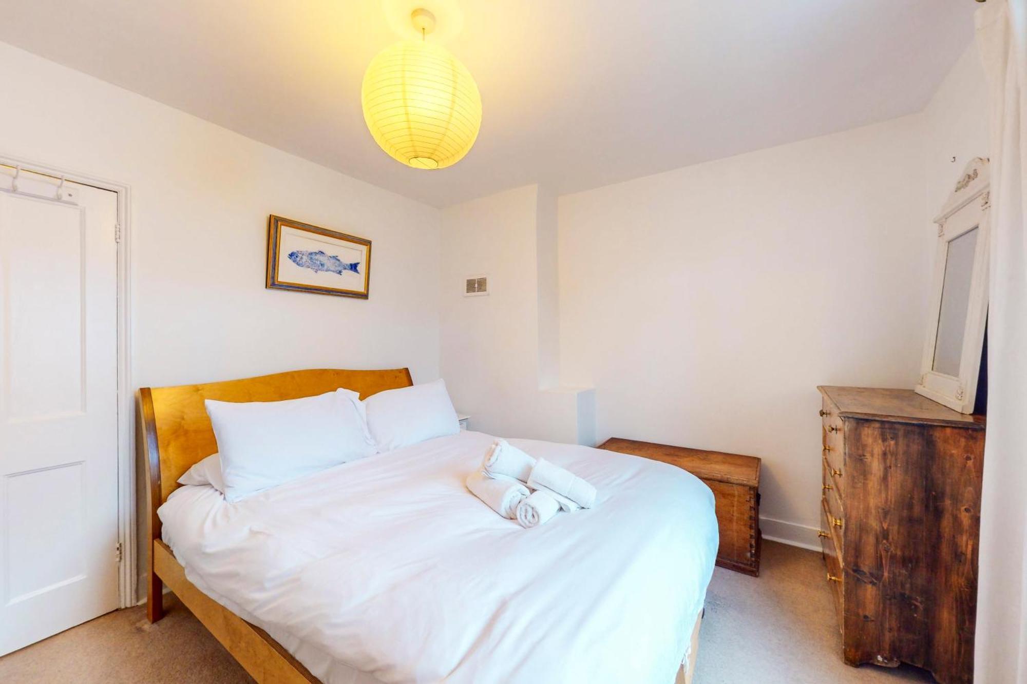Casa de Férias Tranquil 2bed With Communal Garden Near Train Station Londres