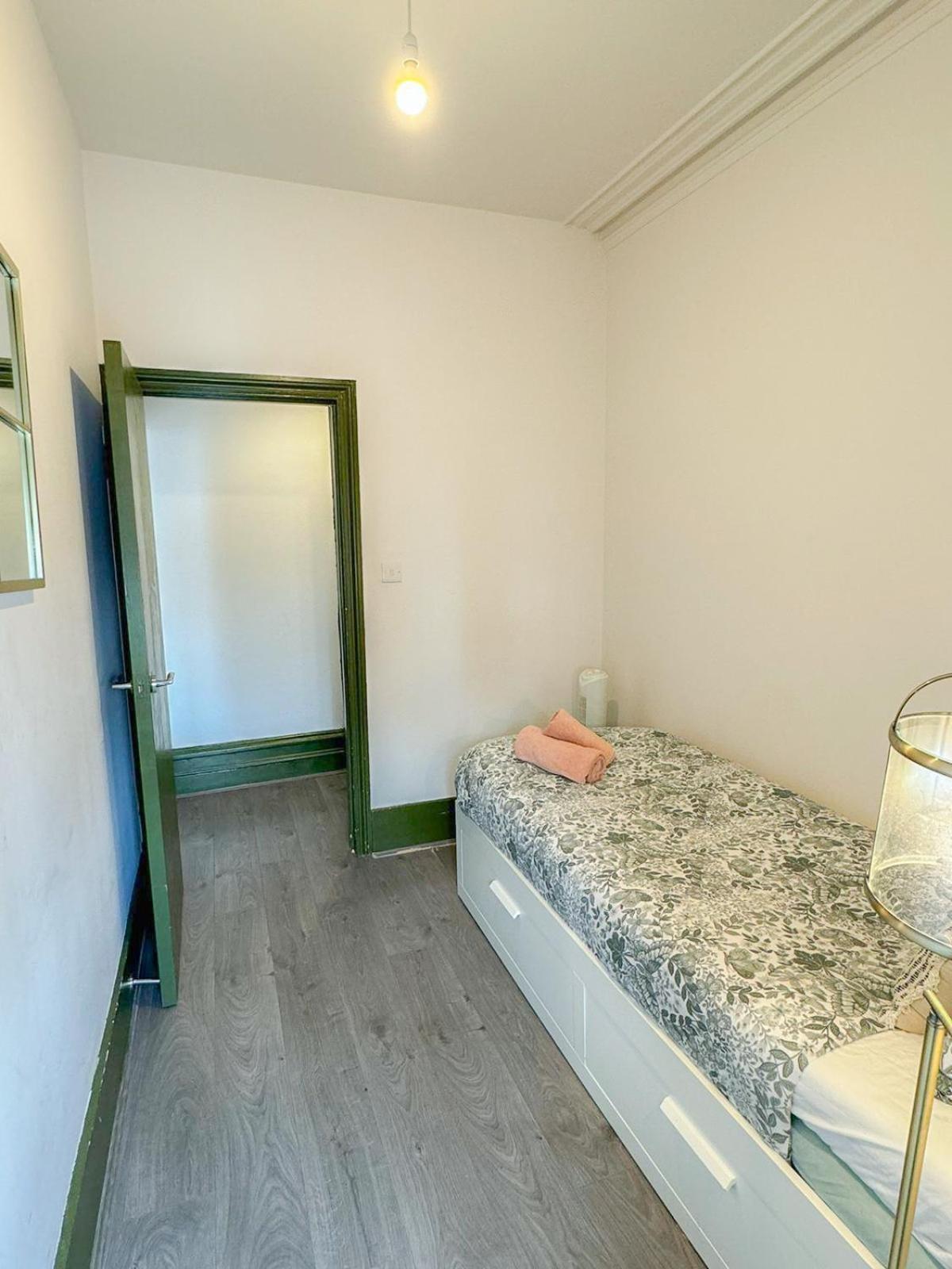 Lovely 2-bedroom Flat With Indoor Fireplace In Shepherds Bush, Near White Londres