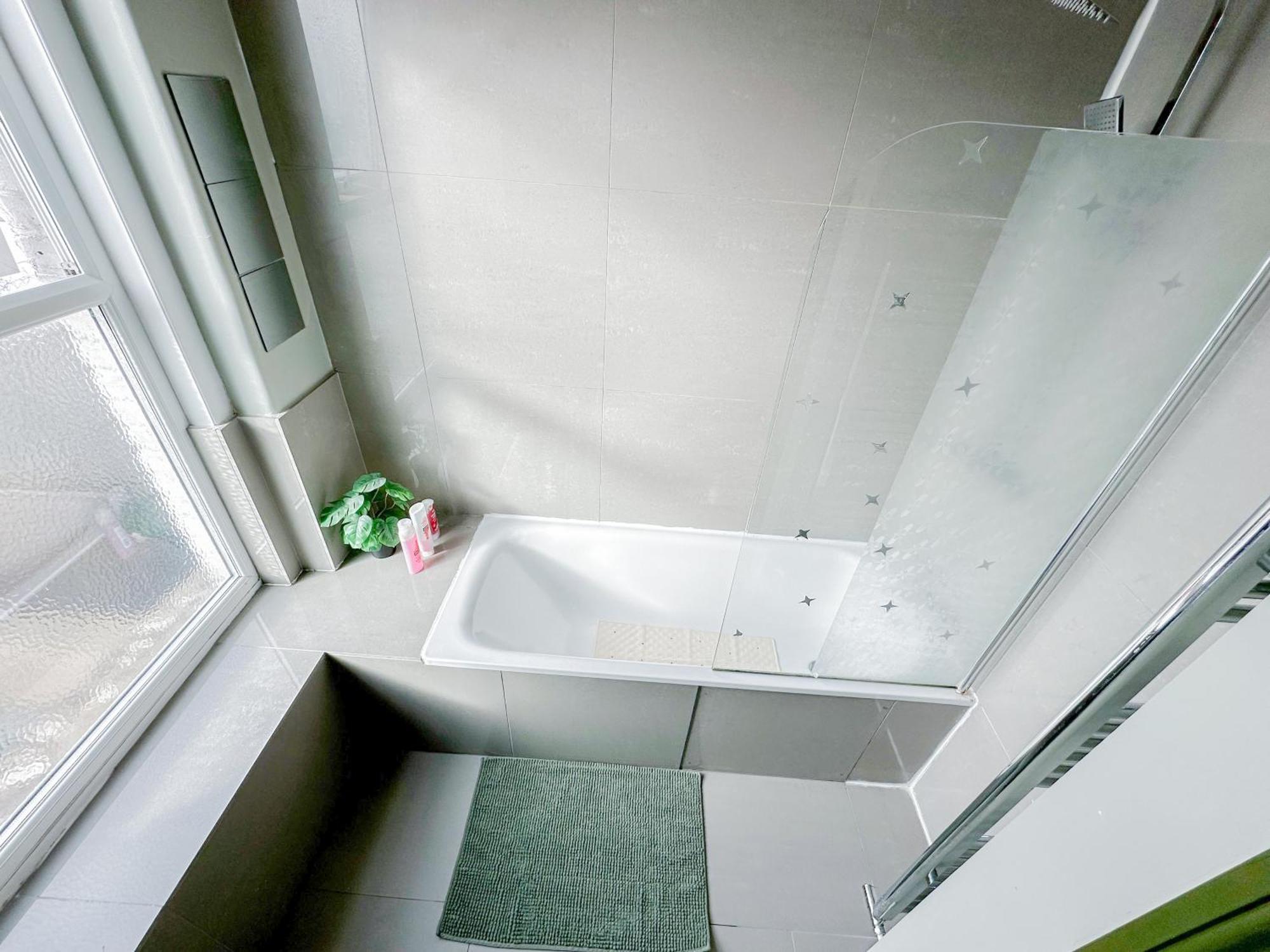 Appartement Lovely 2-bedroom Flat With Indoor Fireplace In Shepherds Bush, Near White *