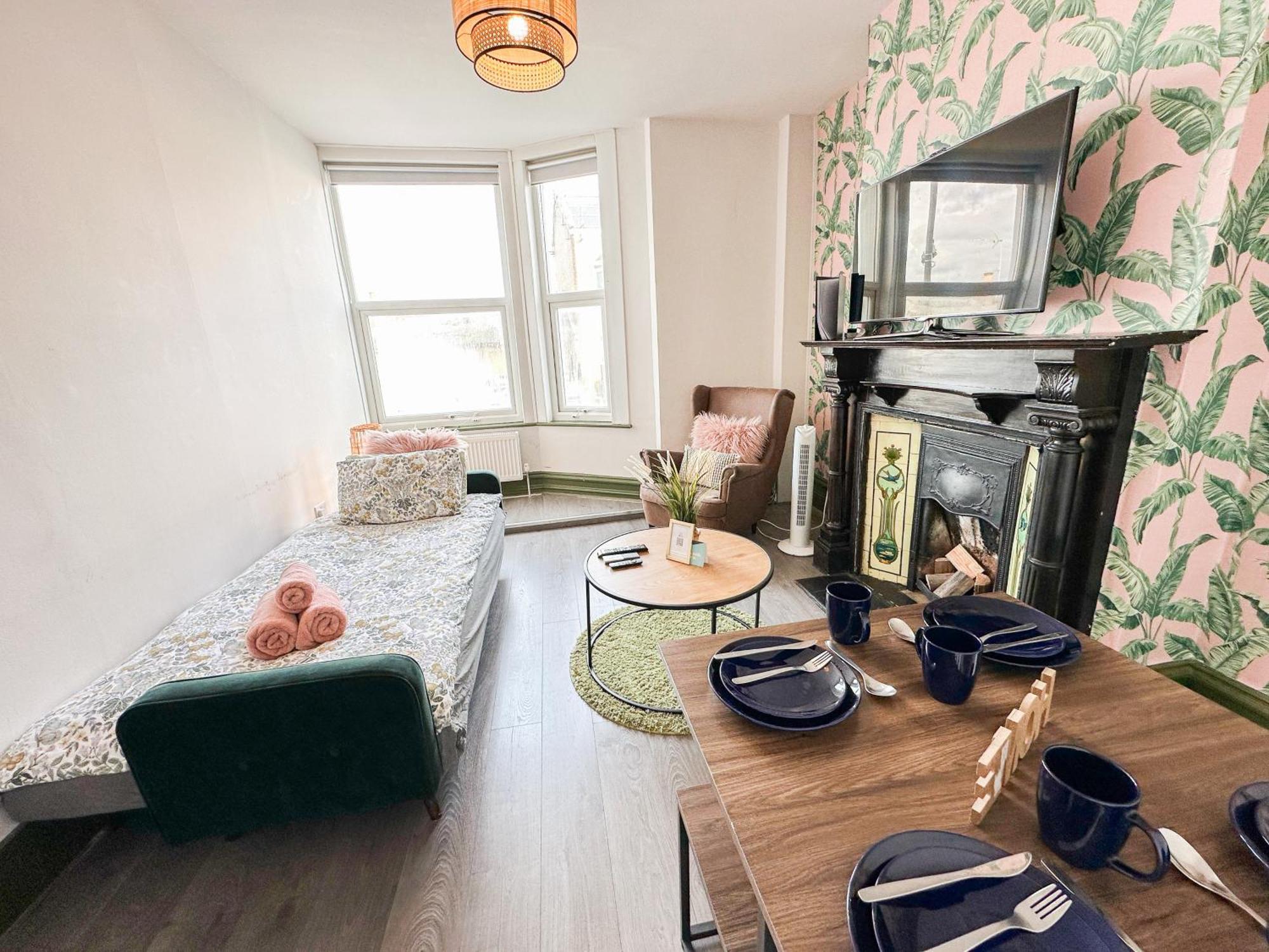 Lovely 2-bedroom Flat With Indoor Fireplace In Shepherds Bush, Near White * Londres
