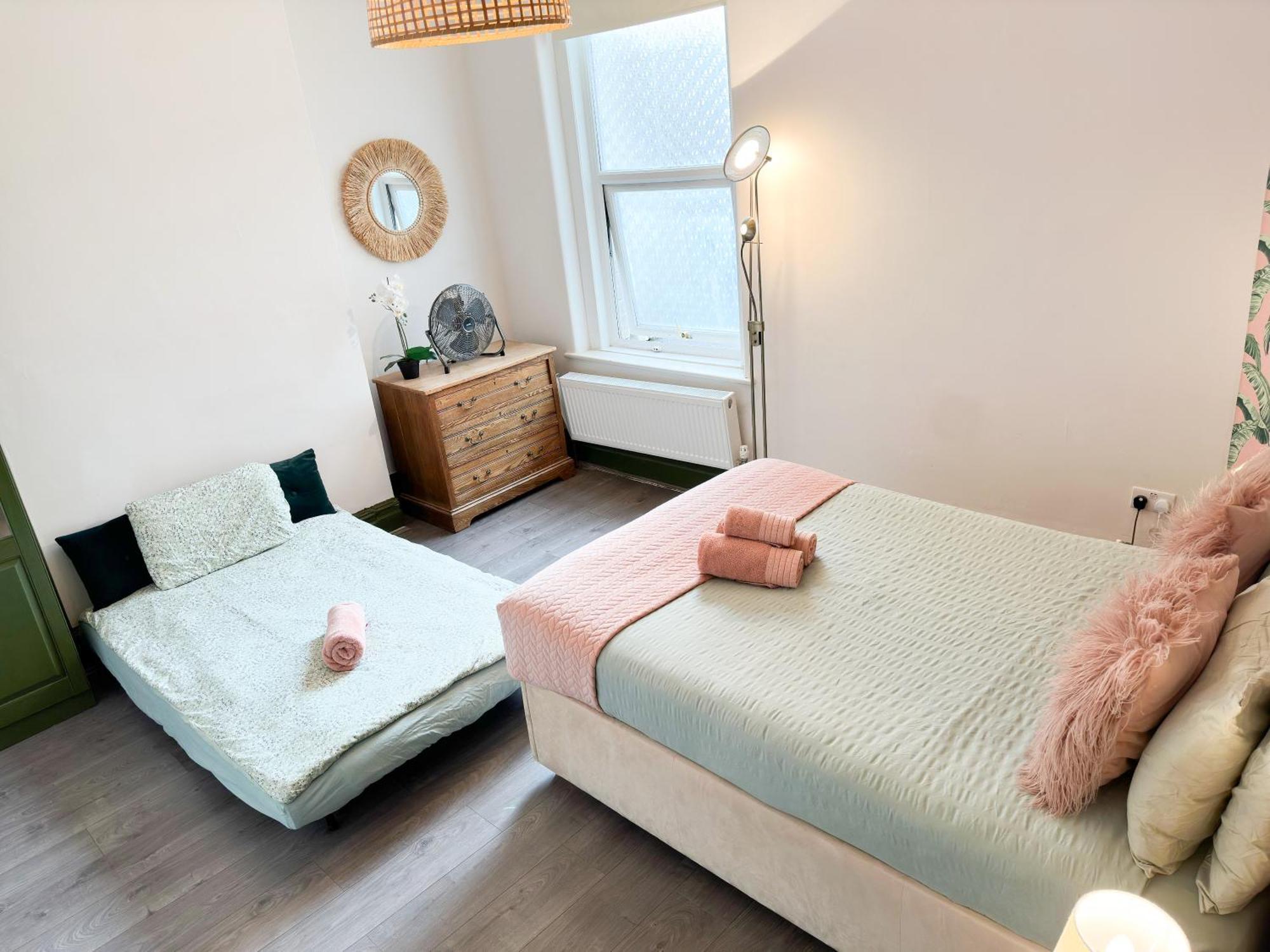 Lovely 2-bedroom Flat With Indoor Fireplace In Shepherds Bush, Near White * Londres
