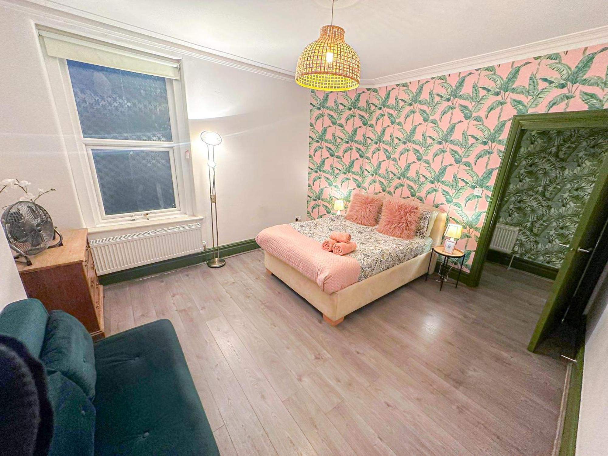 Lovely 2-bedroom Flat With Indoor Fireplace In Shepherds Bush, Near White Appartement Londres