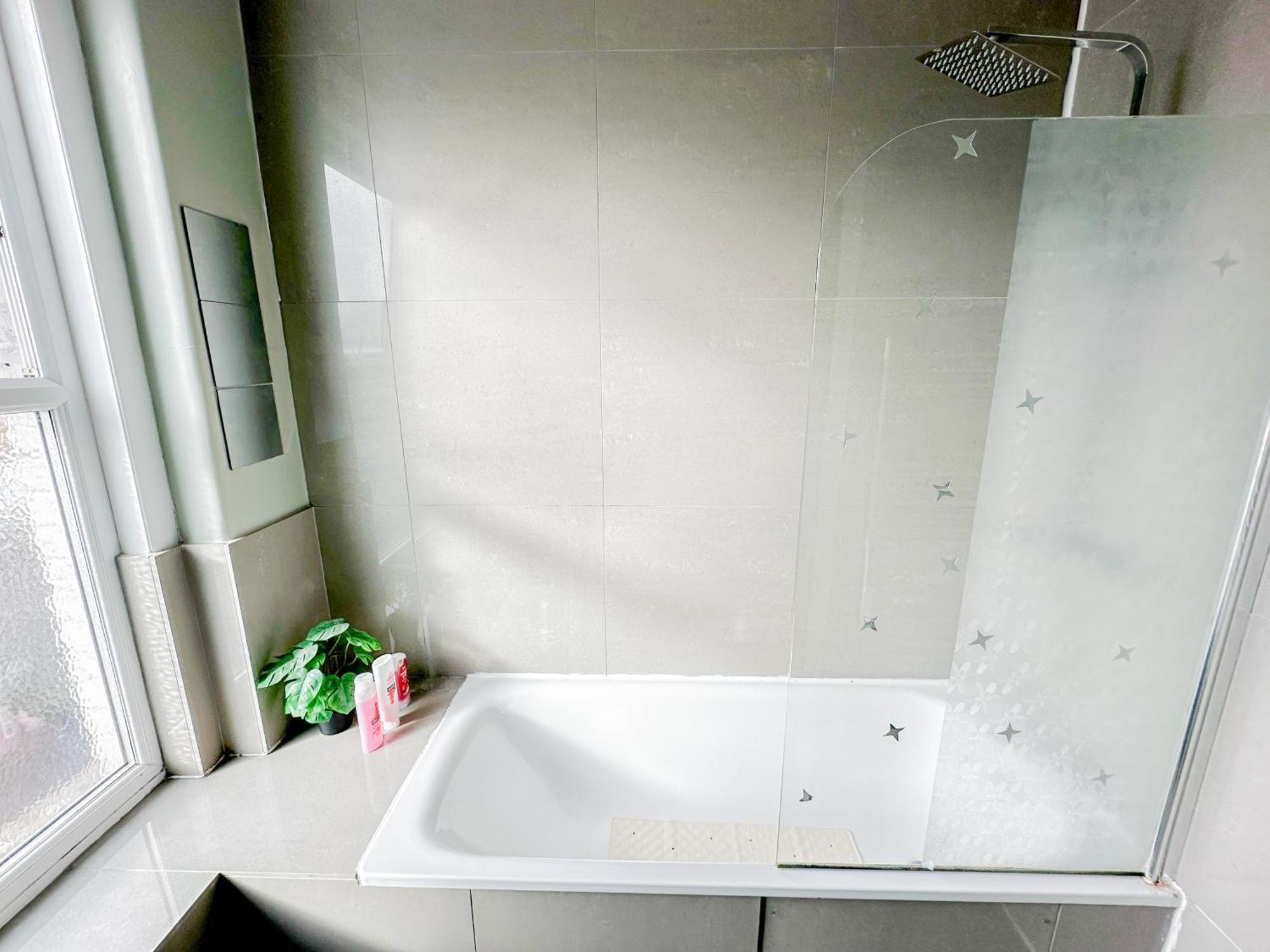 Lovely 2-bedroom Flat With Indoor Fireplace In Shepherds Bush, Near White * Londres