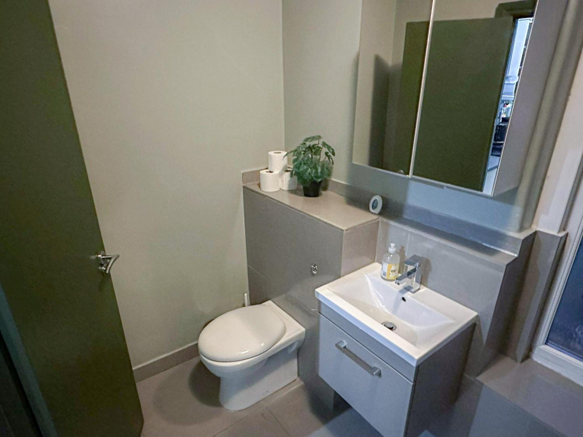 Appartement Lovely 2-bedroom Flat With Indoor Fireplace In Shepherds Bush, Near White *
