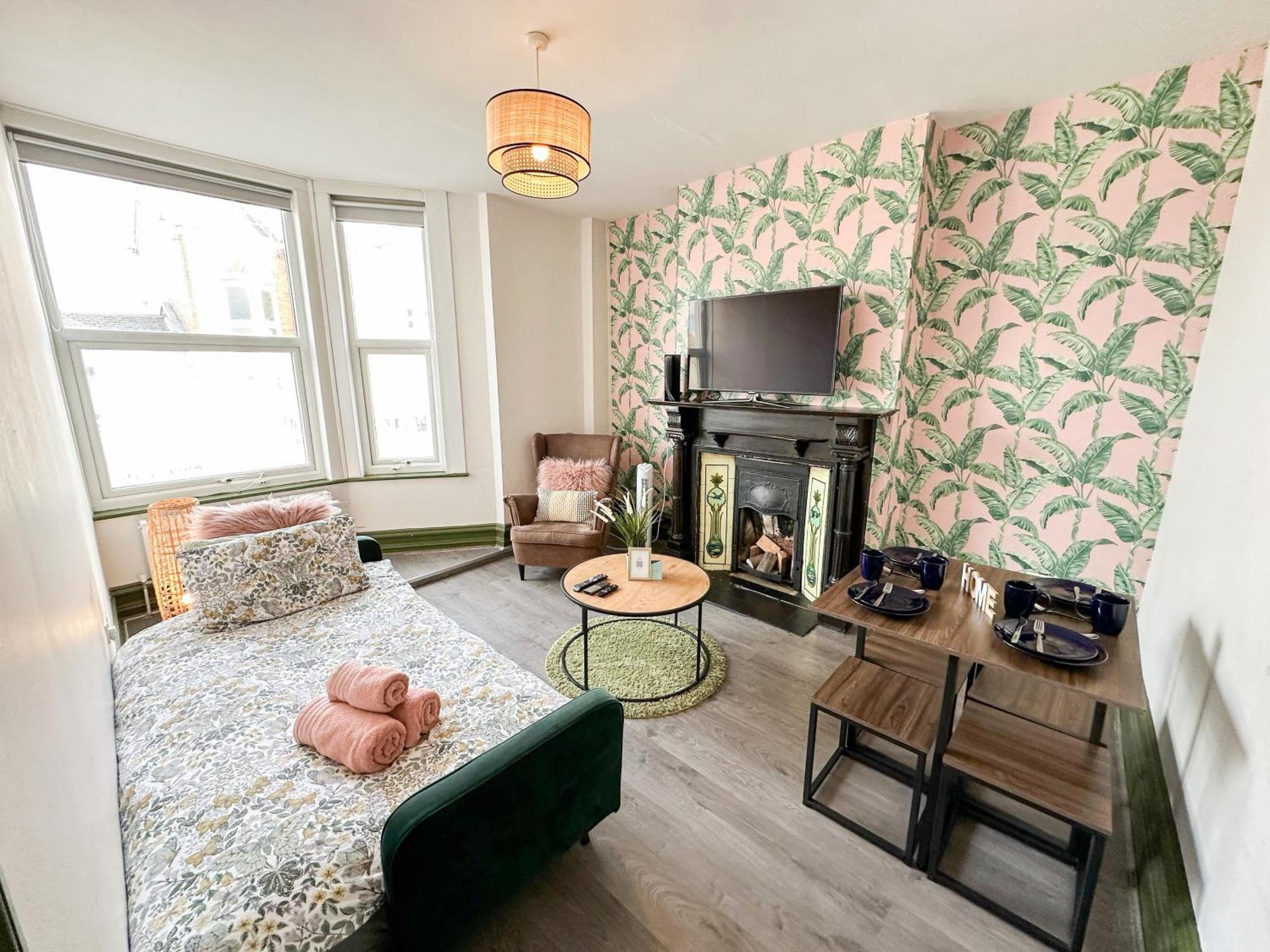 Appartement Lovely 2-bedroom Flat With Indoor Fireplace In Shepherds Bush, Near White Londres