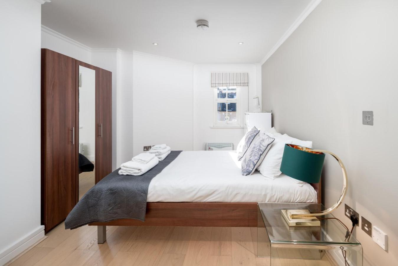 Luxury 1 Bed Sleeps 5, Barons Court 5m To Tube Londres