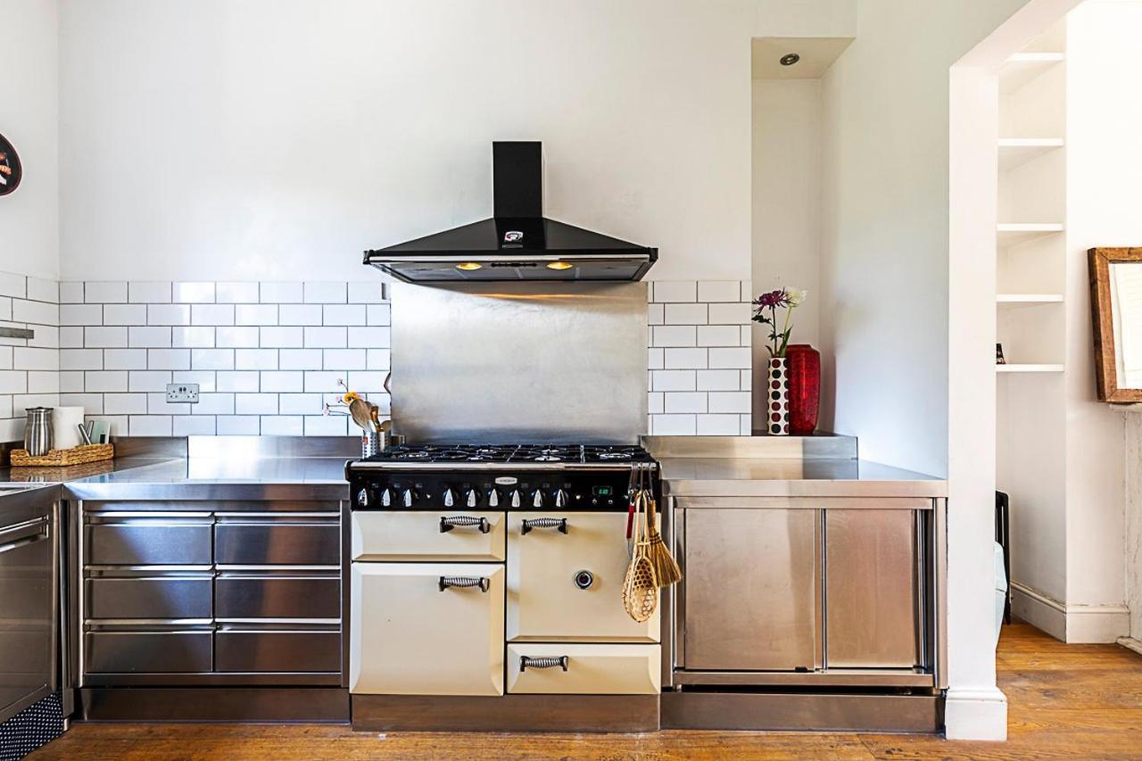 Retro Charm And Modern Comforts Londres