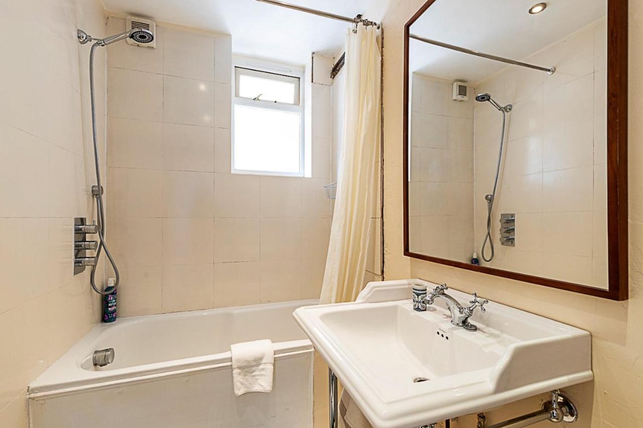 Retro Charm And Modern Comforts * Londres