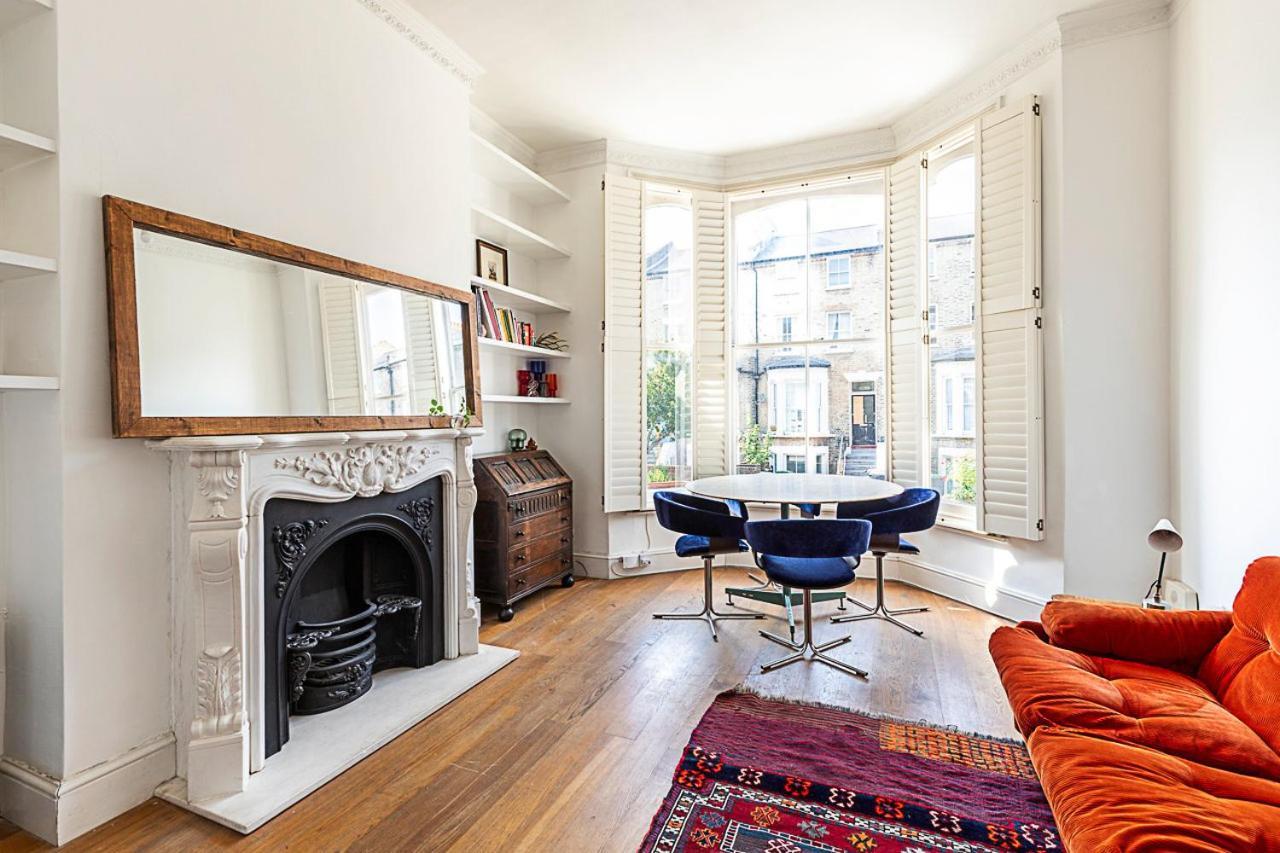 Retro Charm And Modern Comforts Londres