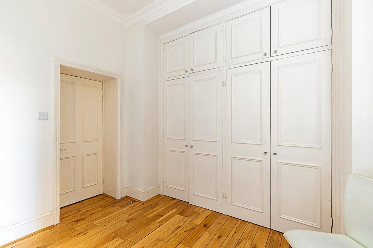 Kensington Tranquility Elegant Two-bed Retreat *