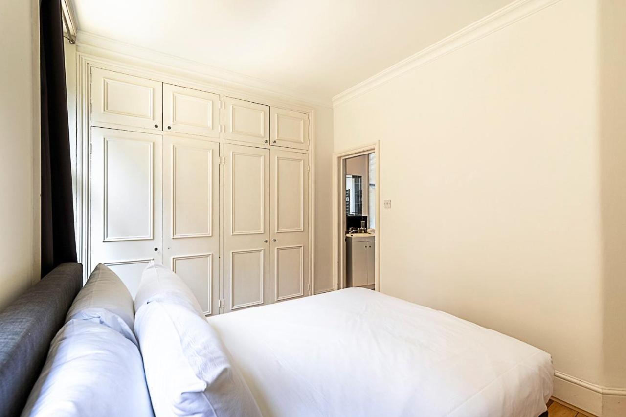 Kensington Tranquility Elegant Two-bed Retreat Apartment