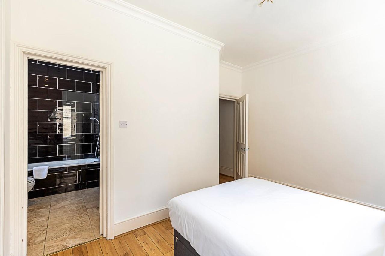 Kensington Tranquility Elegant Two-bed Retreat *