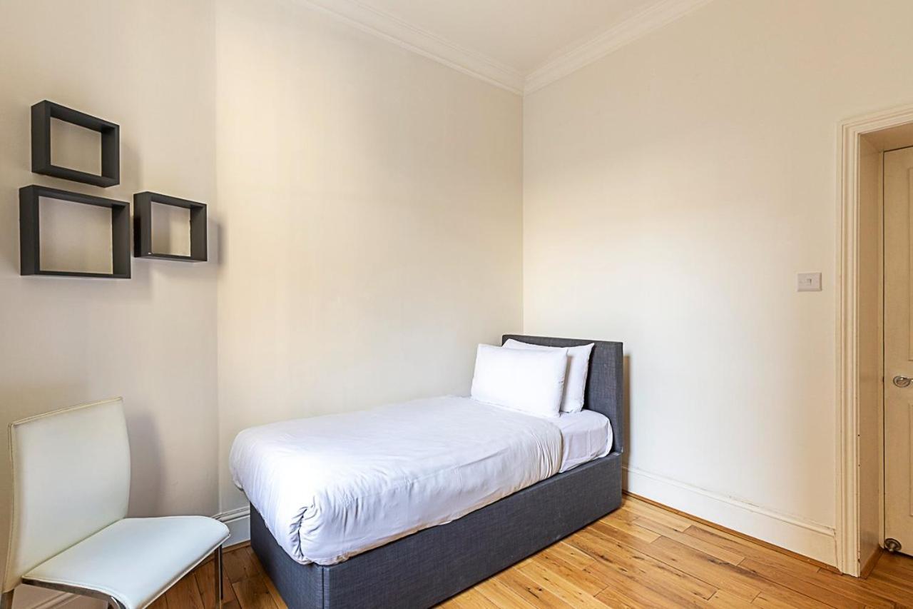 Kensington Tranquility Elegant Two-bed Retreat * London
