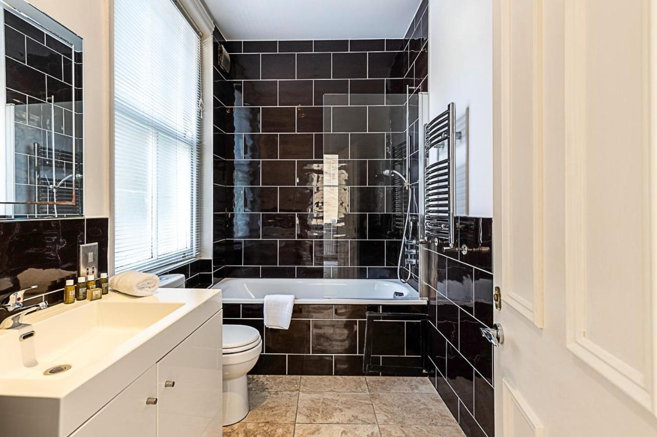 Apartment Kensington Tranquility Elegant Two-bed Retreat London