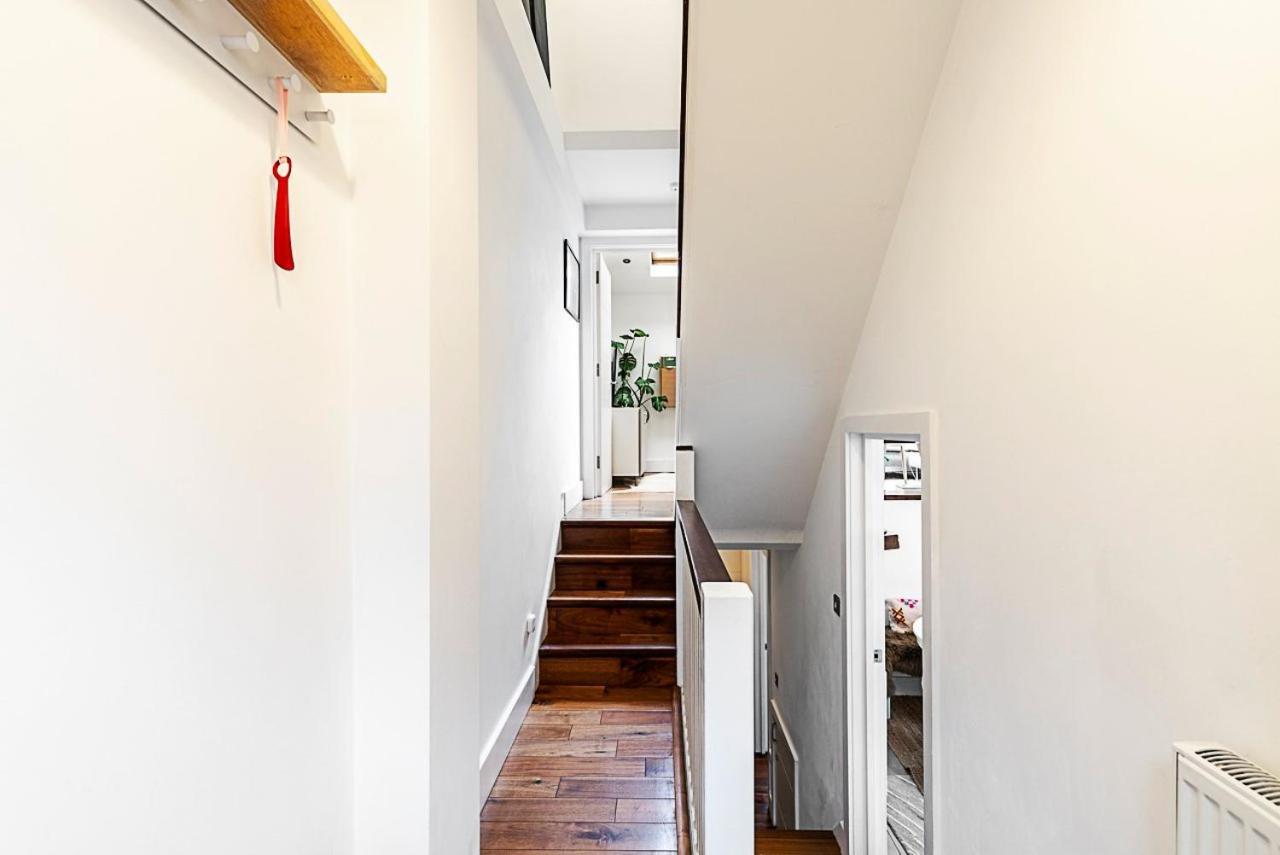 Modern Airy 2-bed Gem In Trendy Stoke Newington Londres