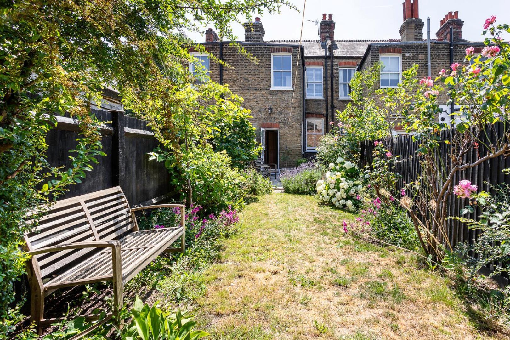 Tooting's Charming Victorian Garden Hideaway Hébergement de vacances *