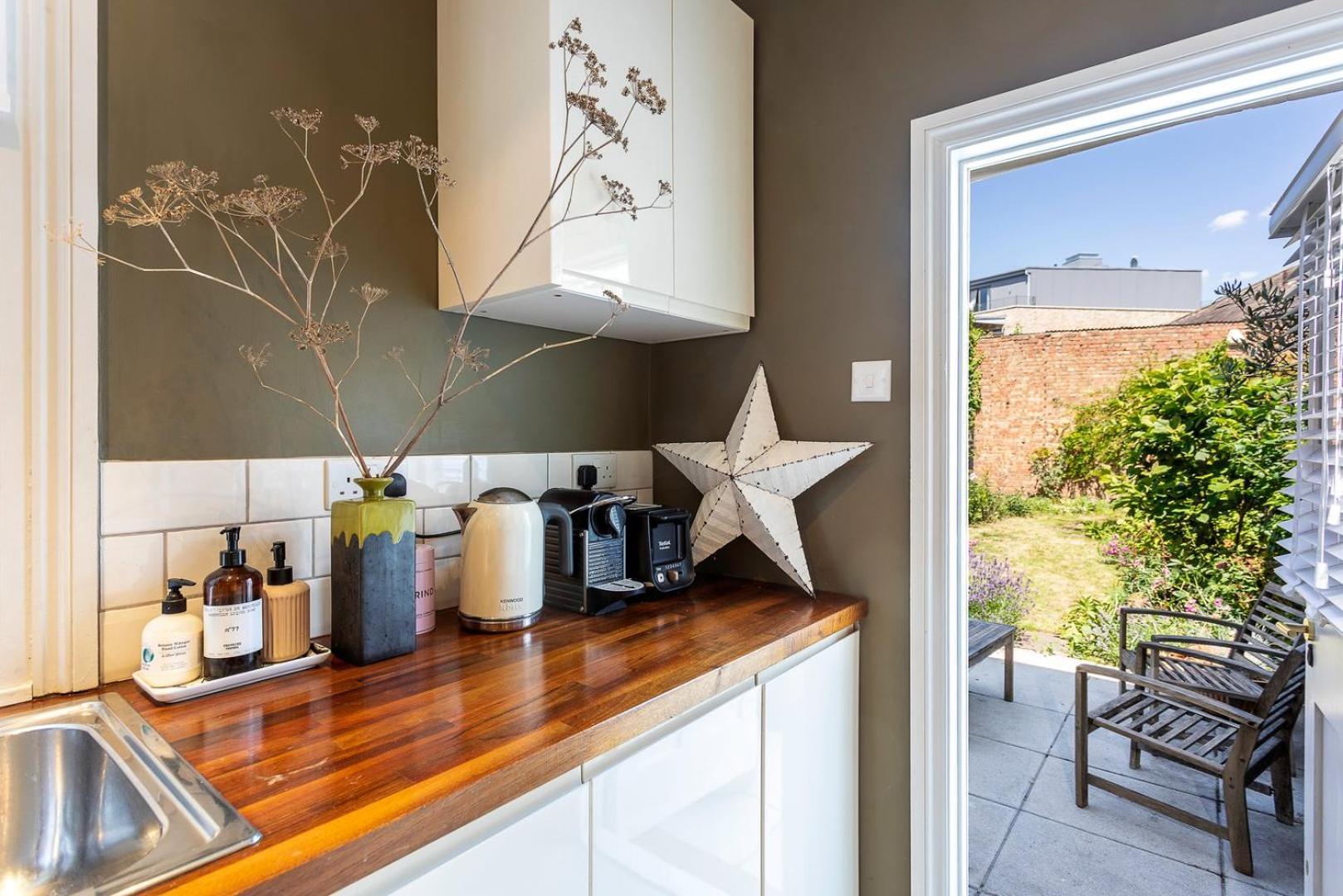 Hébergement de vacances Tooting's Charming Victorian Garden Hideaway *