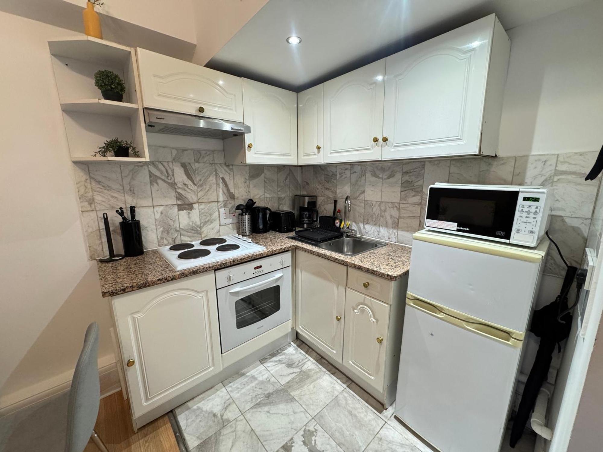 Charming And Affordable Flat For 4 People In Baker Street Zone 1 With Breakfast *