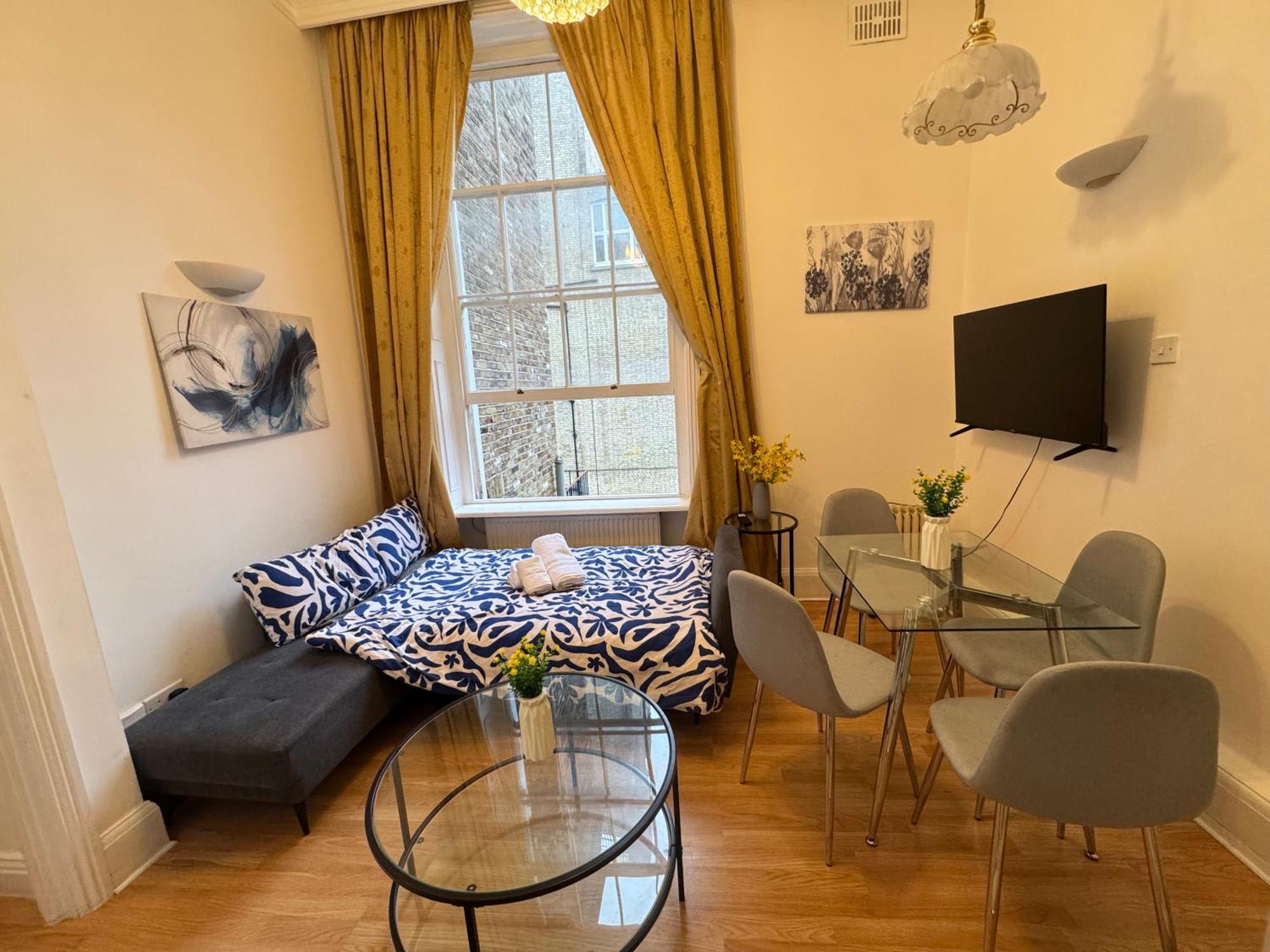Charming And Affordable Flat For 4 People In Baker Street Zone 1 With Breakfast