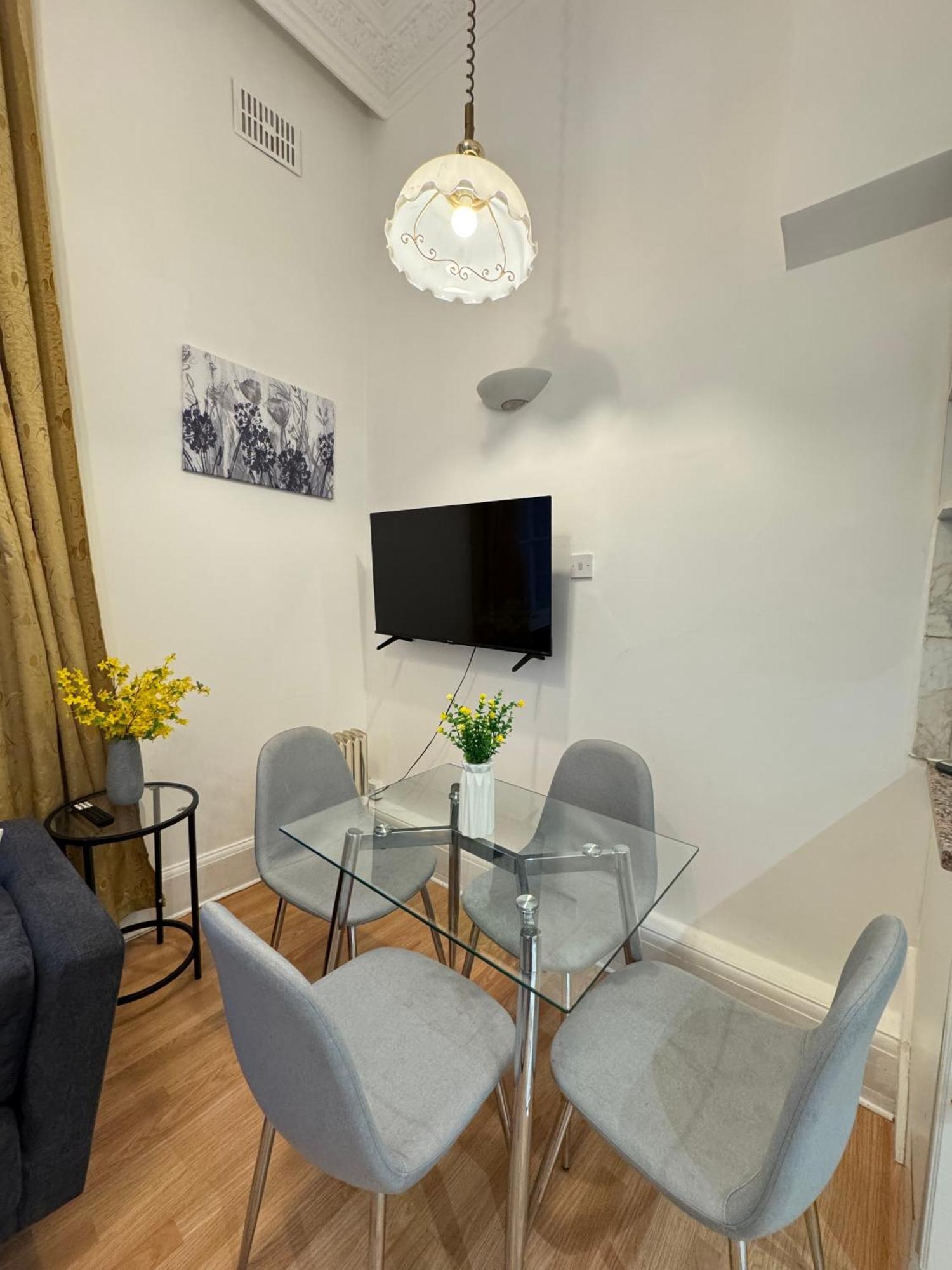 Charming And Affordable Flat For 4 People In Baker Street Zone 1 With Breakfast *