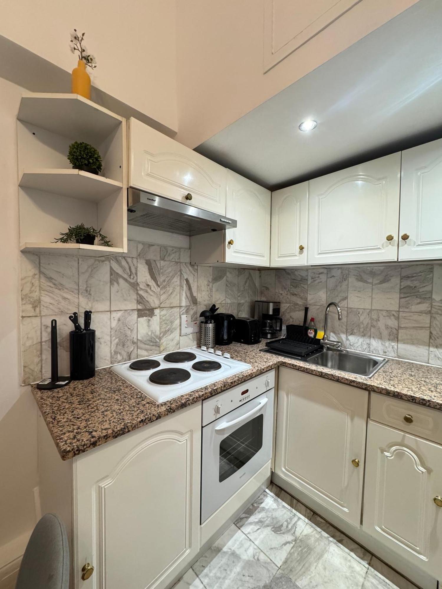 Charming And Affordable Flat For 4 People In Baker Street Zone 1 With Breakfast Apartamento