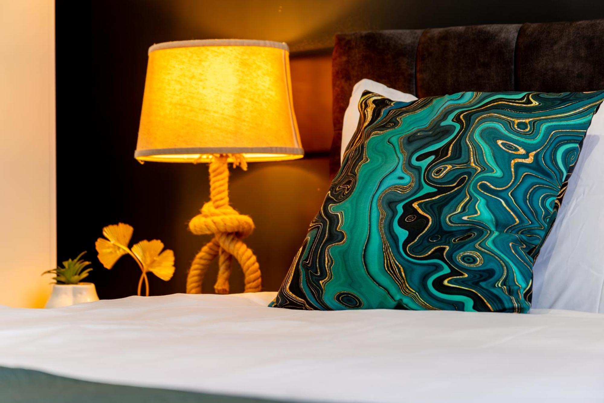 Appartement Stylish 2 Bedroom Haven In Zone 2-15 Mins To Central London- Garden & Parking Available! 5 Beds-Sleeps 6 People- Instant Book & Self Check-In! Save 20 Percent On Stays Of 7 Nights Or More ! *