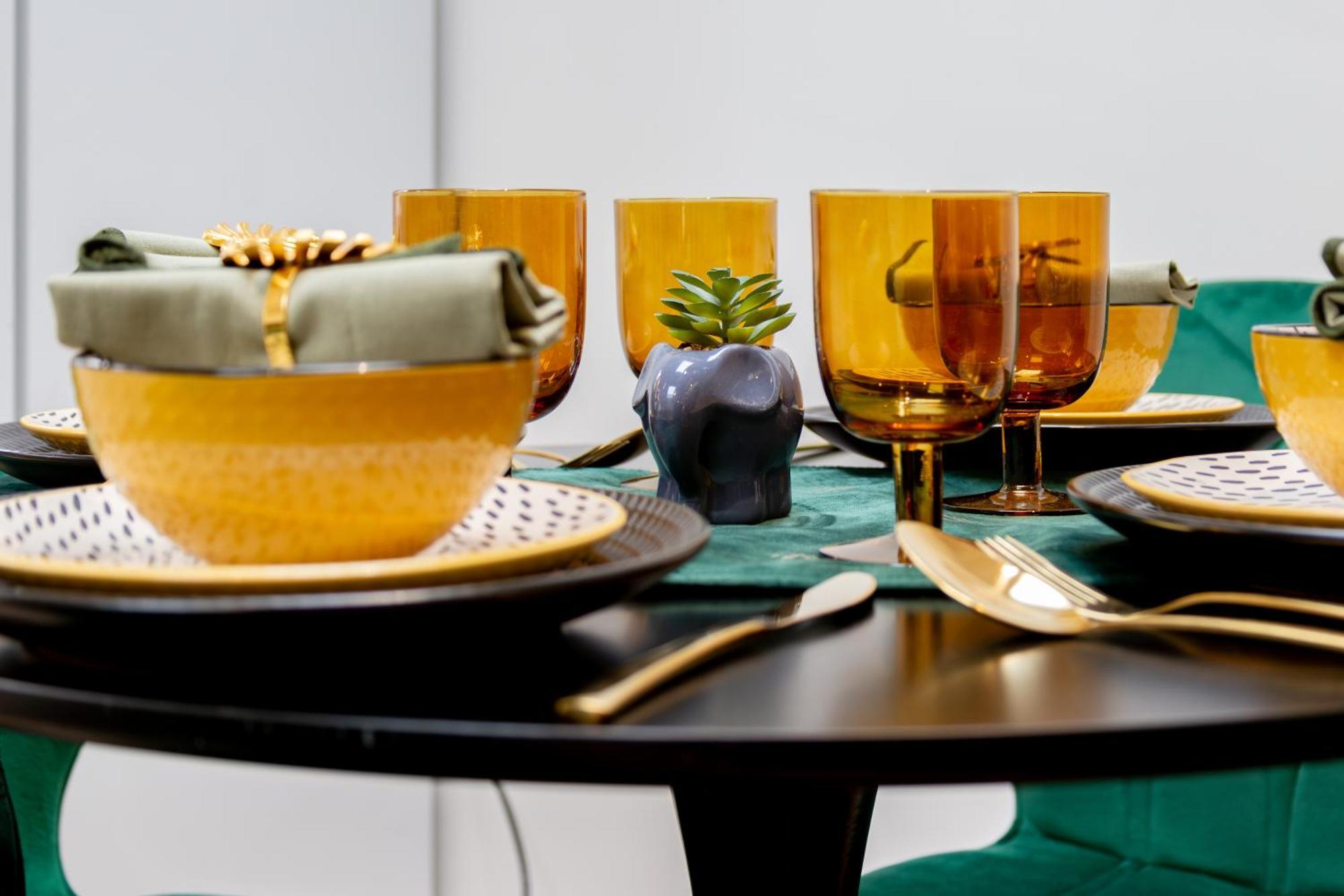 Stylish 2 Bedroom Haven In Zone 2-15 Mins To Central London- Garden & Parking Available! 5 Beds-Sleeps 6 People- Instant Book & Self Check-In! Save 20 Percent On Stays Of 7 Nights Or More ! * Londres