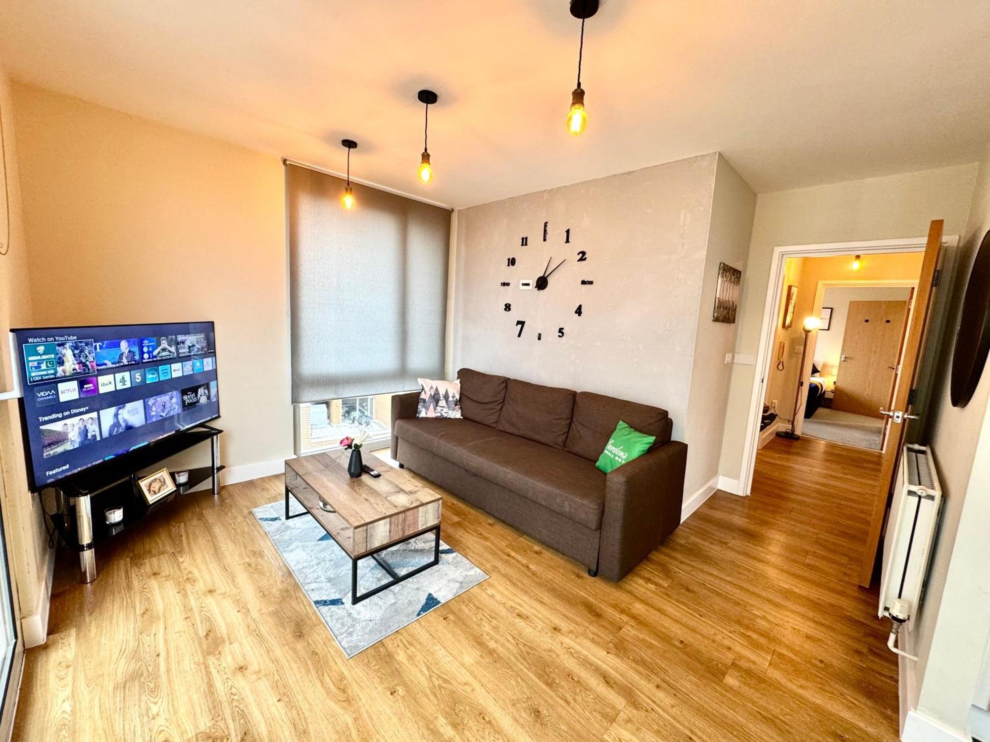 2 Bedrooms 2 Bath Modern Flat, Londdon View Balcony * Londres