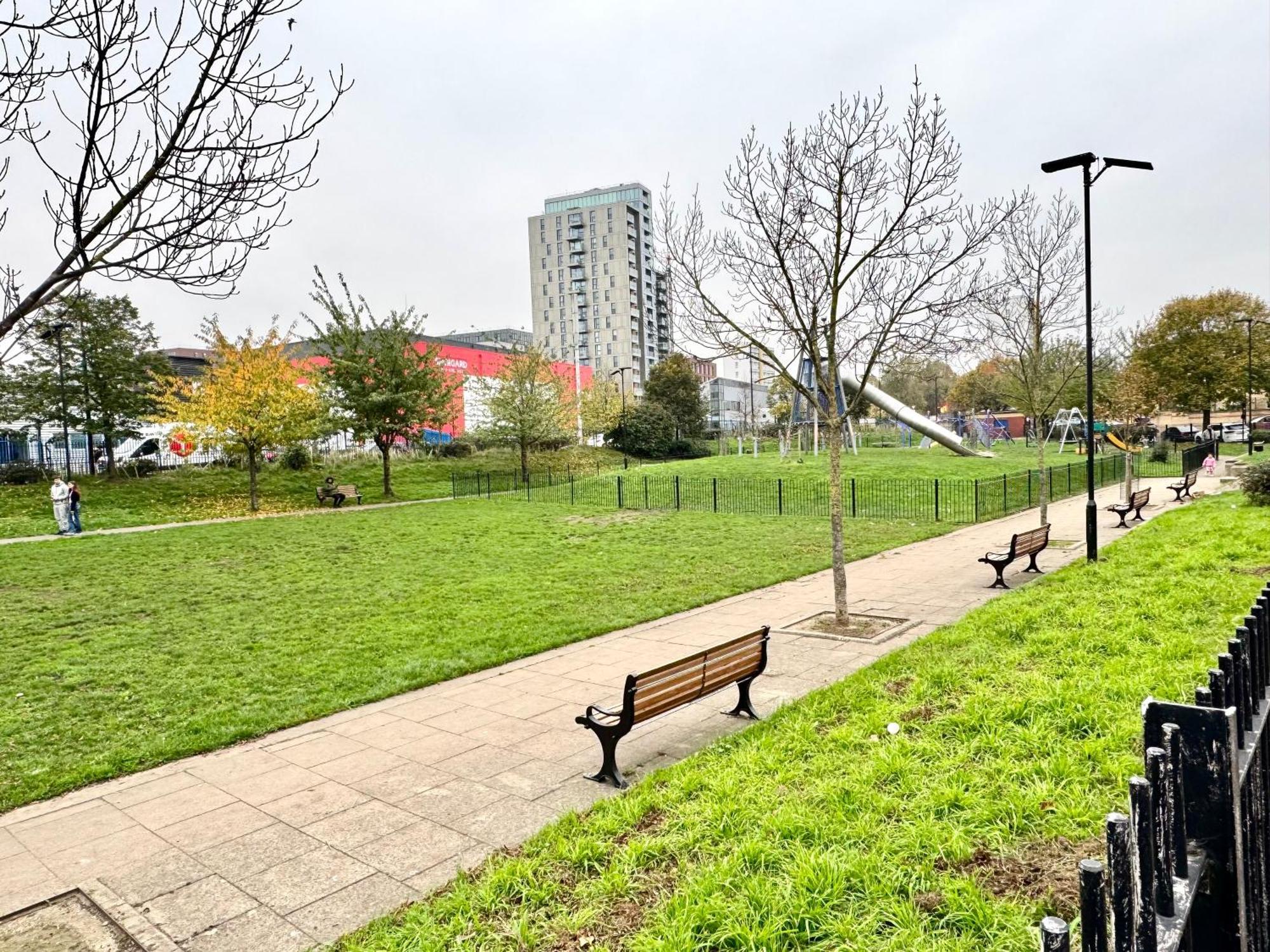 2 Bedrooms 2 Bath Modern Flat, Londdon View Balcony * Londres