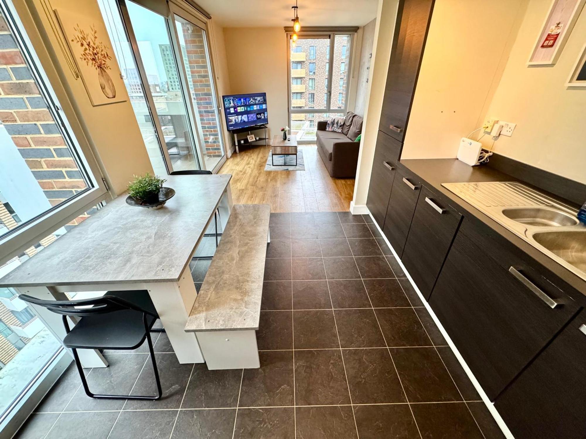2 Bedrooms 2 Bath Modern Flat, Londdon View Balcony Appartement *