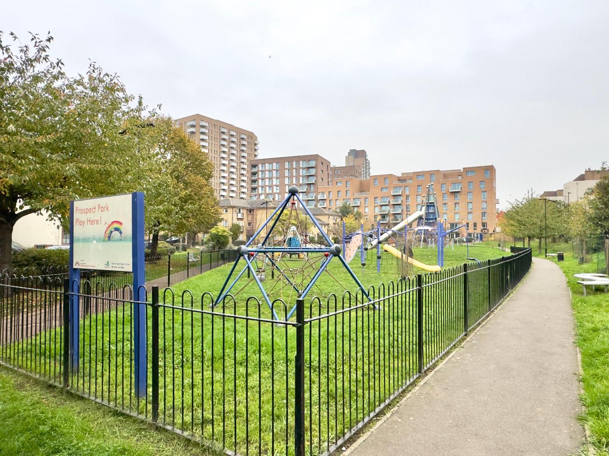 2 Bedrooms 2 Bath Modern Flat, Londdon View Balcony * Londres