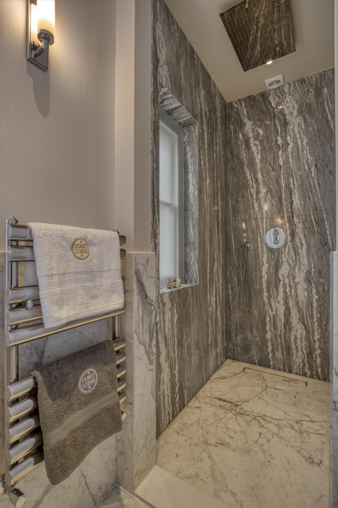 Historic Cubitt 3bd 3ba Gem W Steam Villa *