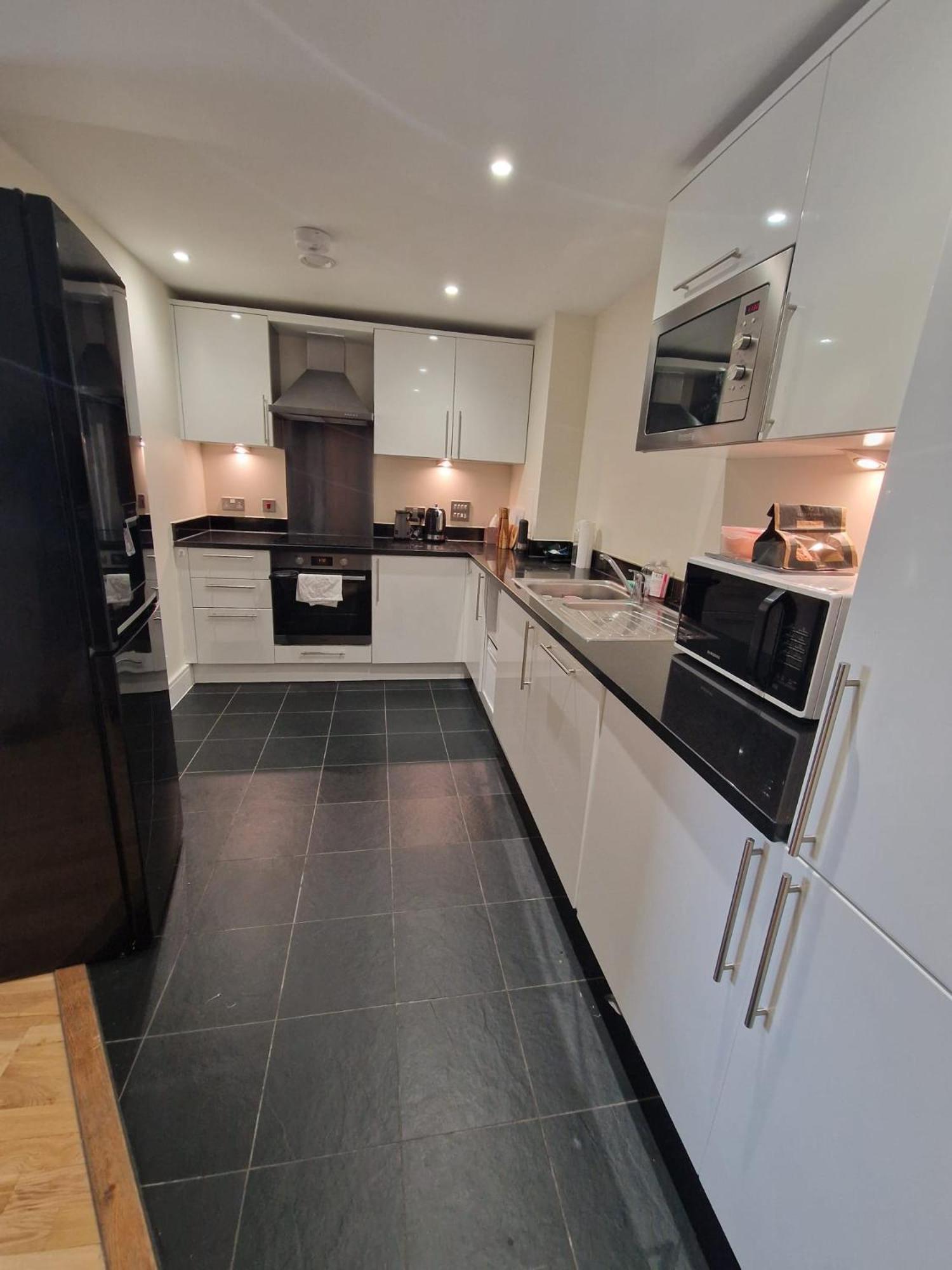 Double And Private Bathroom In Shared * Londres