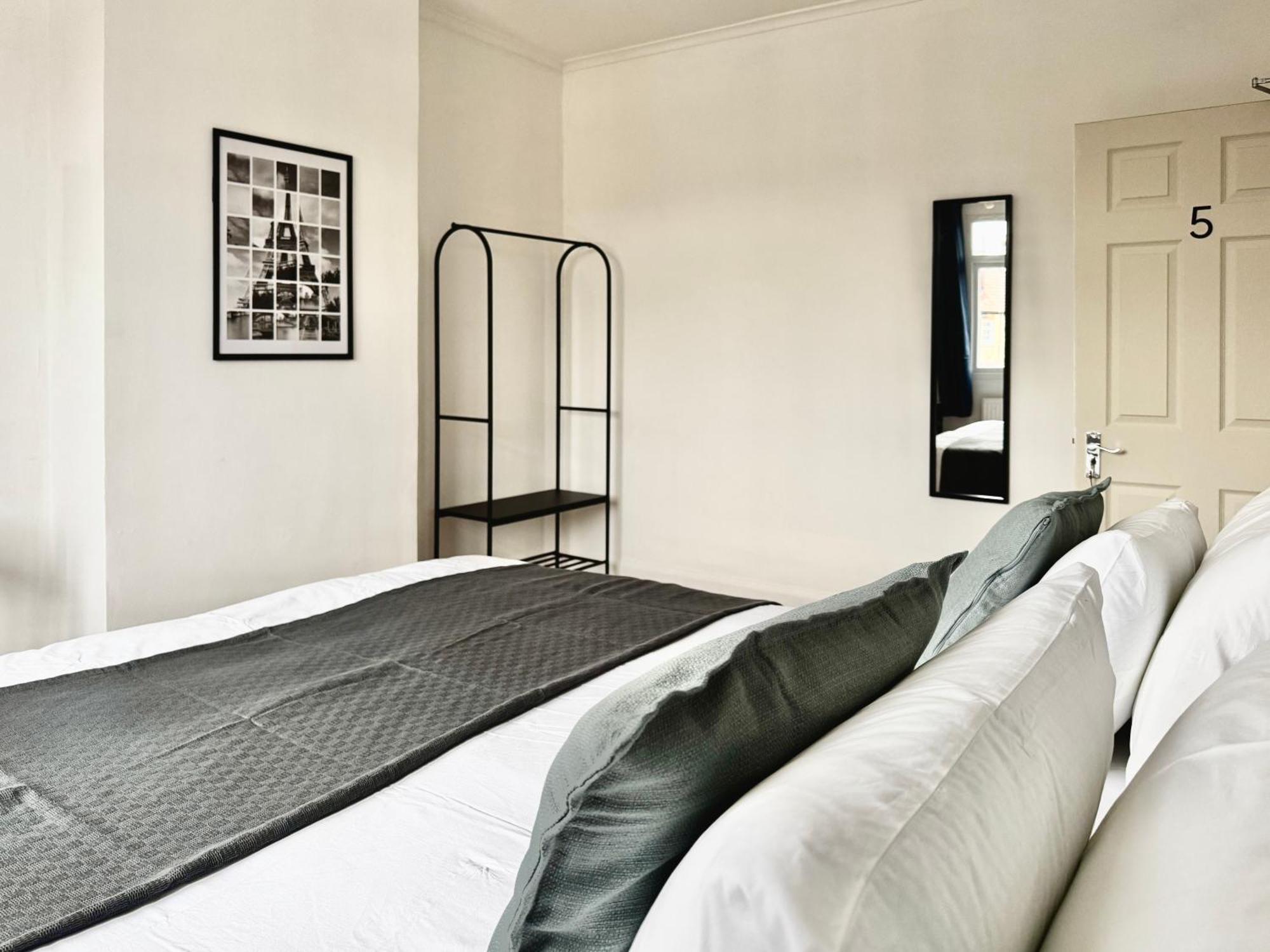Maberic Housing West Gem Your Connection Maison d'hôtes