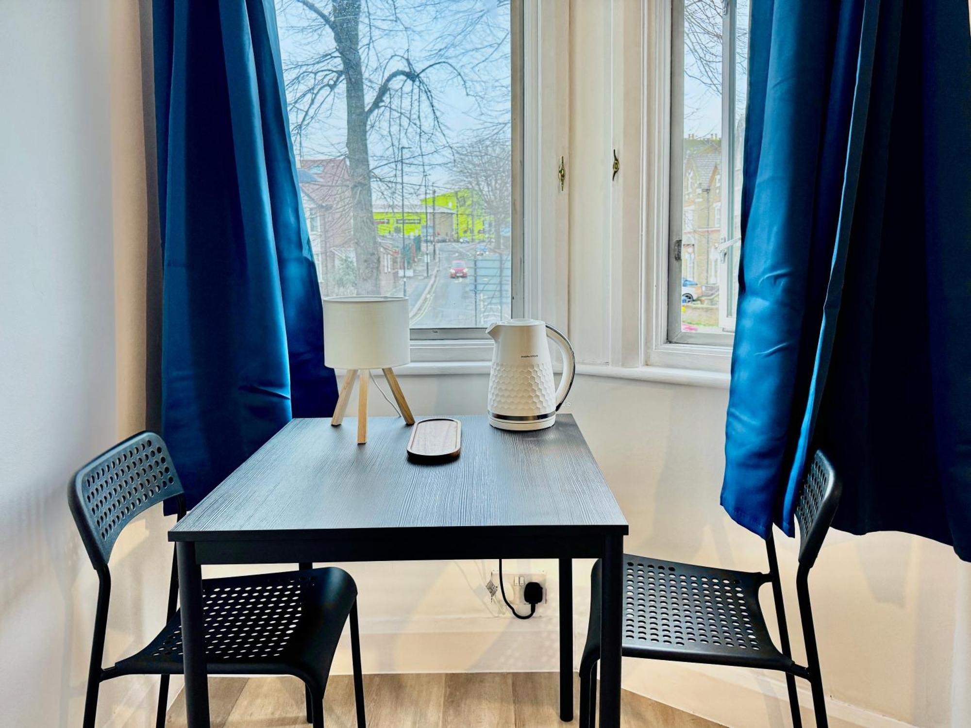 Maison d'hôtes Maberic Housing West Gem Your Connection Londres