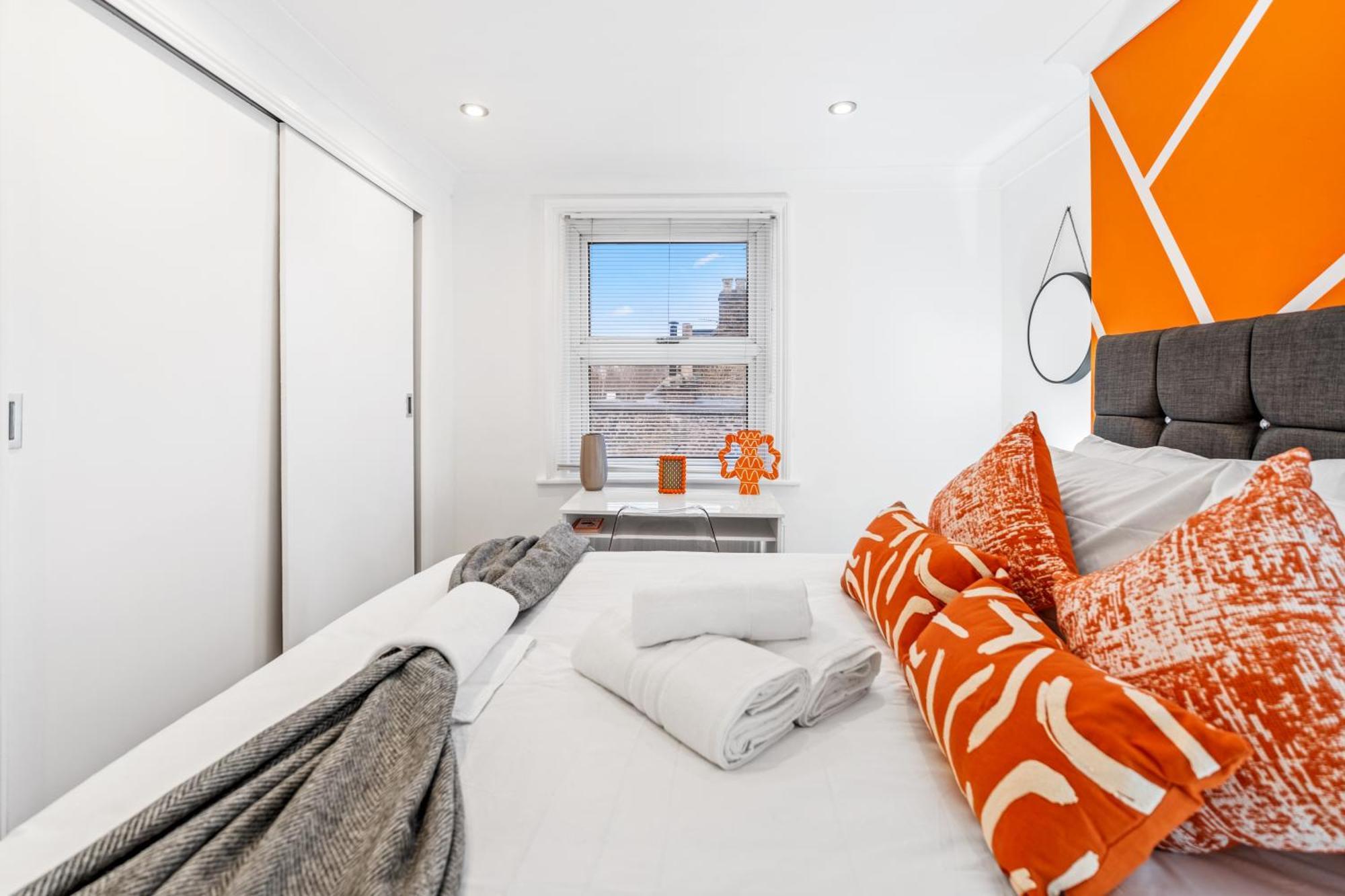 3 Bed Trendy Vibe House In Earls Court Kensington Appartement