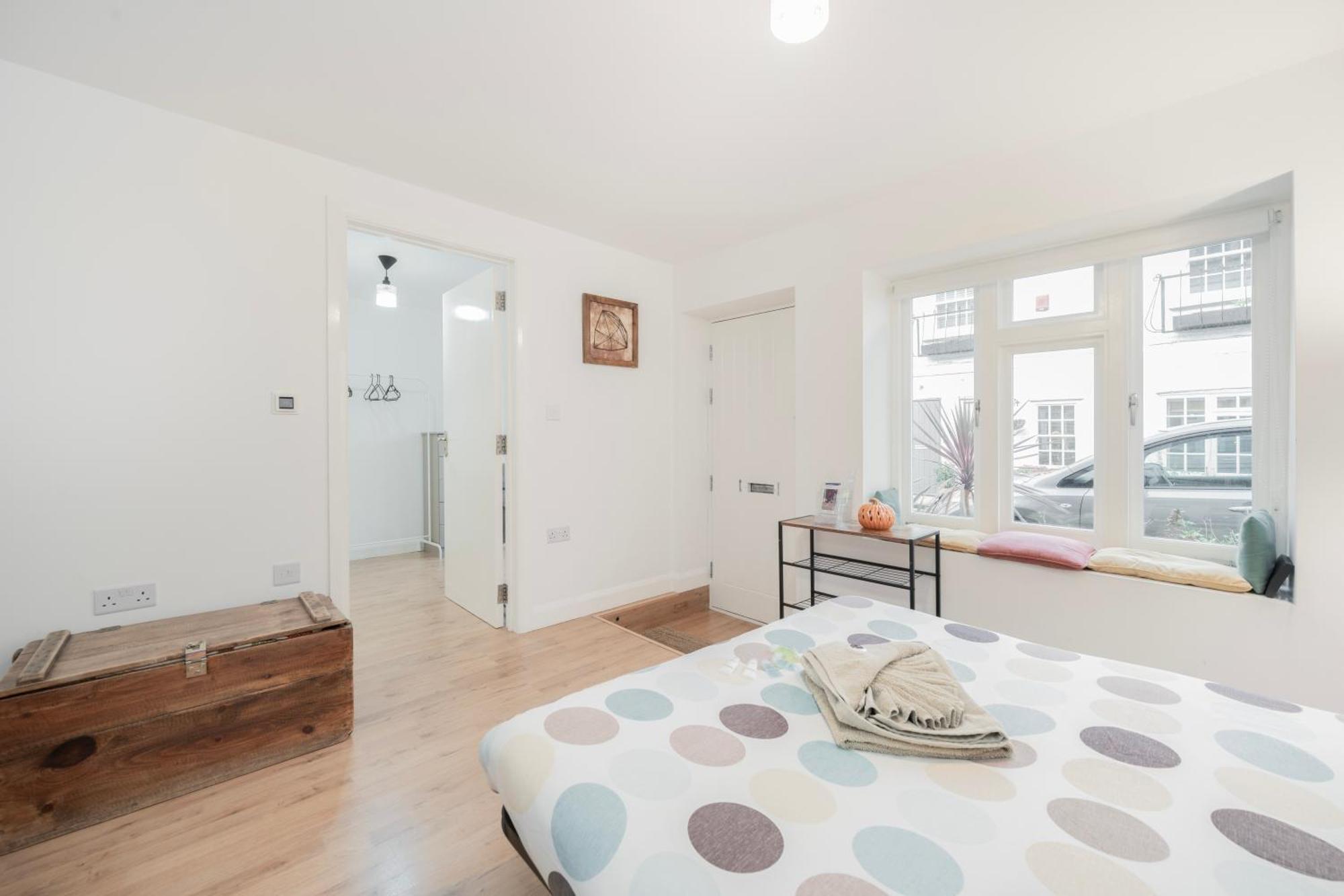 Modern One Bedroom Flat In Appartement *
