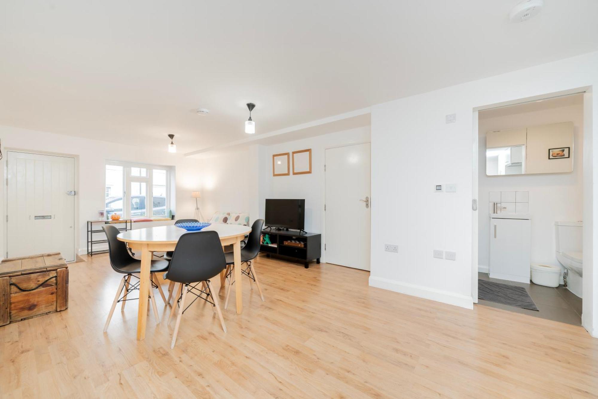 Modern One Bedroom Flat In