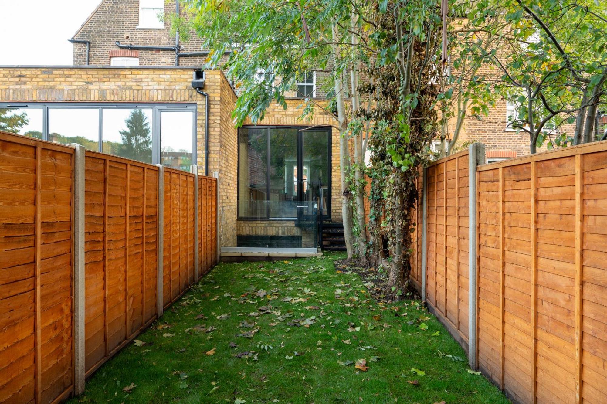 Luxurious & Modern In Honor Oak Apartment London