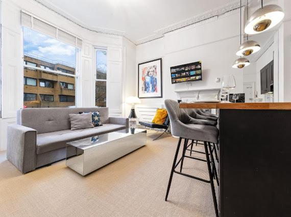 Portobello Large Snug * London