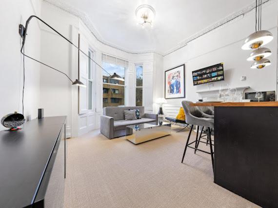 Portobello Large Snug * London