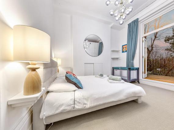 Portobello Large Snug London